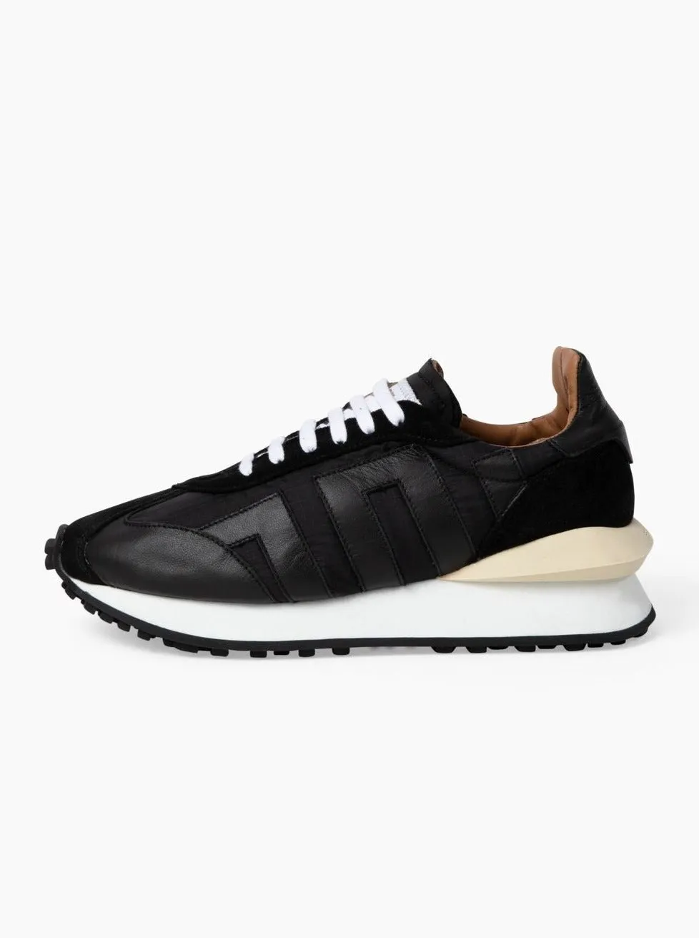 Esseutesse Runner Sneaker - Black