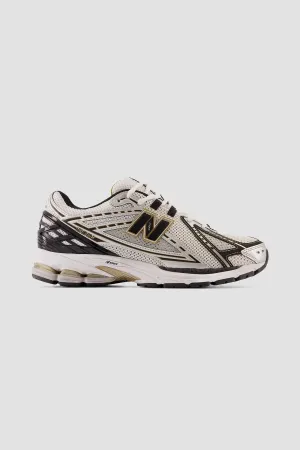 New Balance Men's 1906R Shoe in Metallic Silver with Metallic Gold