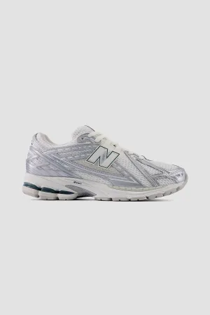 New Balance Unisex 1906R Shoe in Silver Metalic with Sea Salt and New Spruce