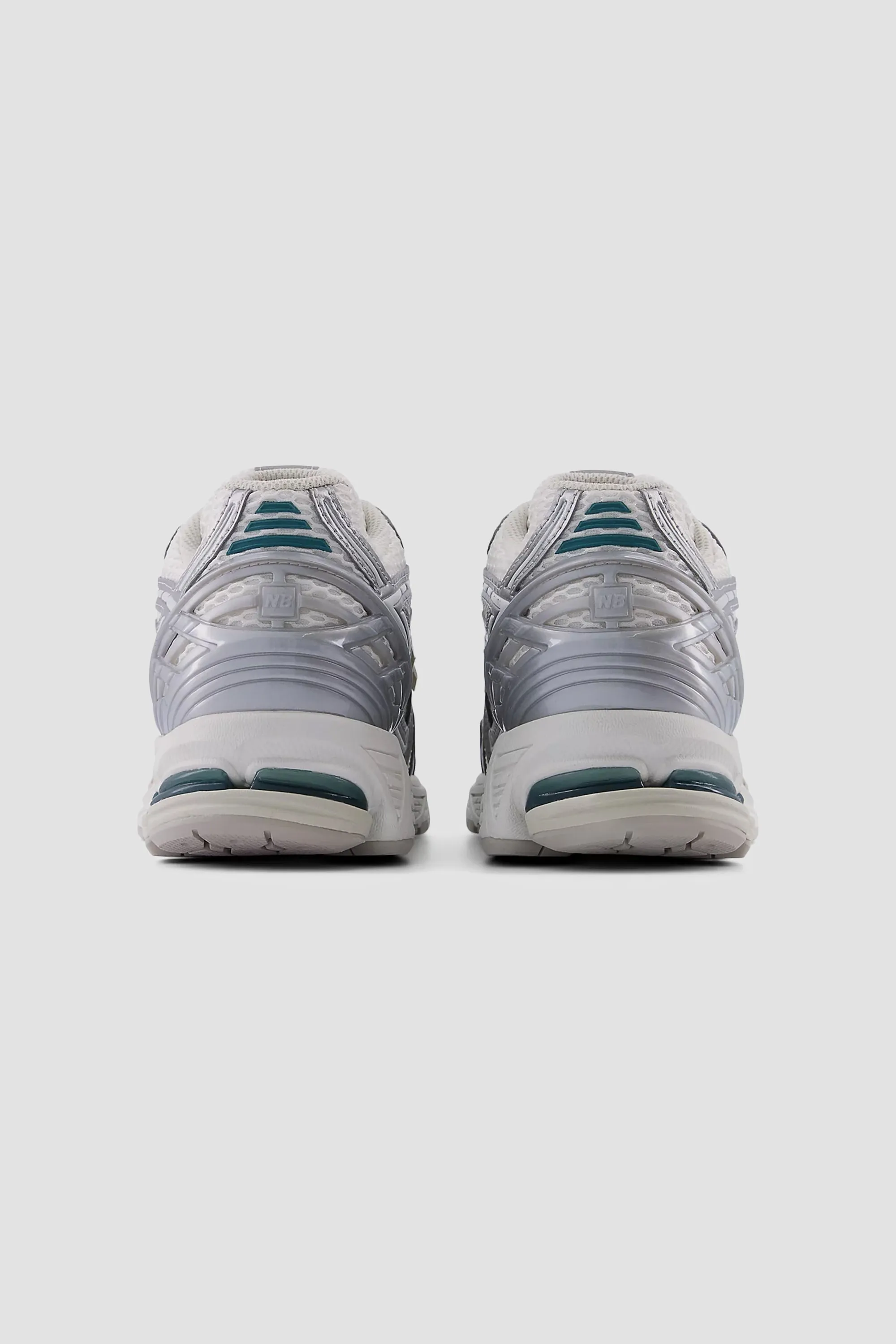 New Balance Unisex 1906R Shoe in Silver Metalic with Sea Salt and New Spruce