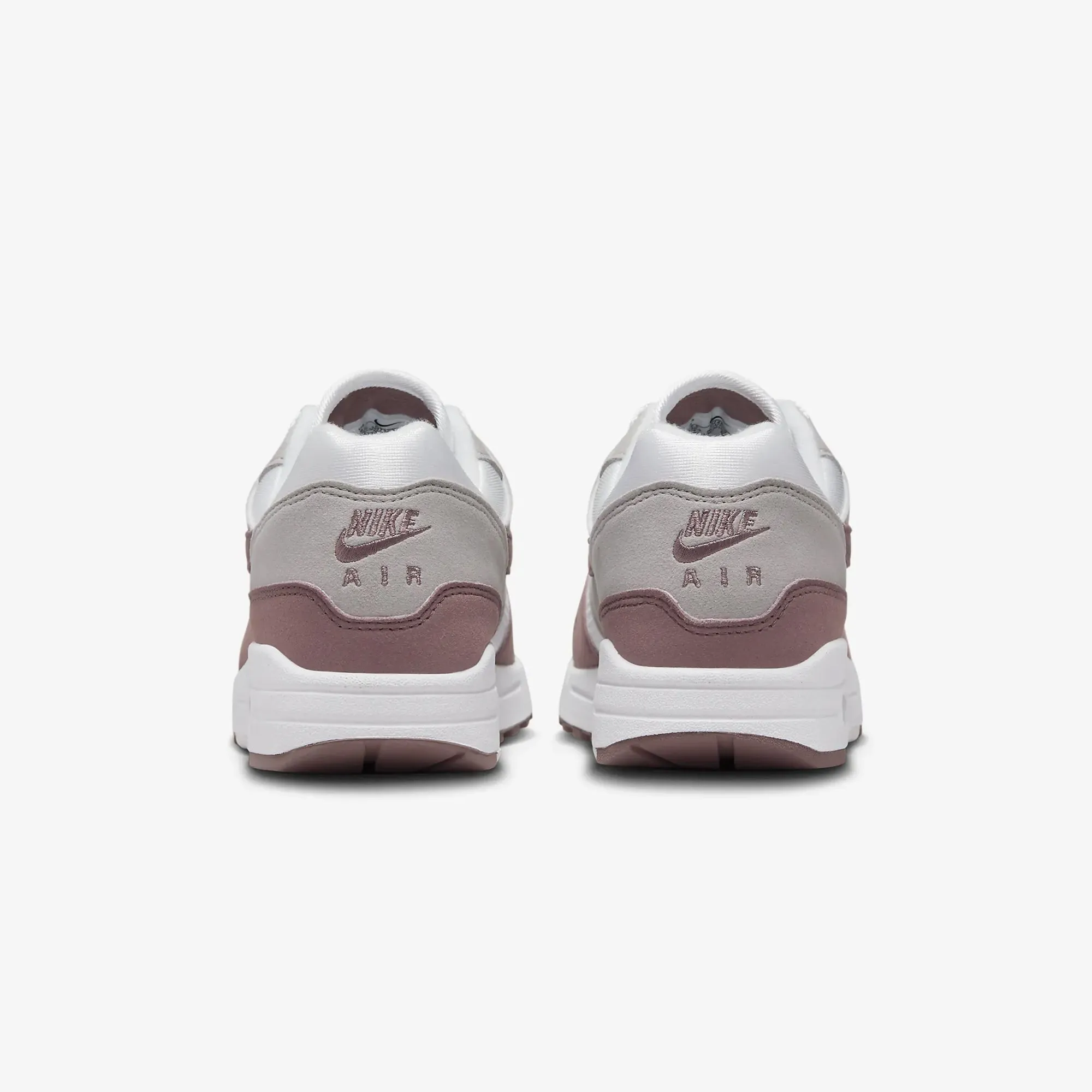 Nike | WMN'S AIR MAX 1  { SUMMIT WHITE/SMOKEY MAUVE-LT IRON ORE