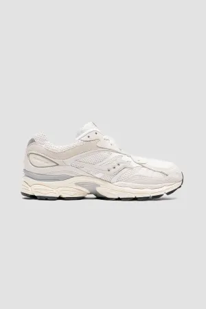 Saucony Unisex Progrid Omni 9 Sneaker in White