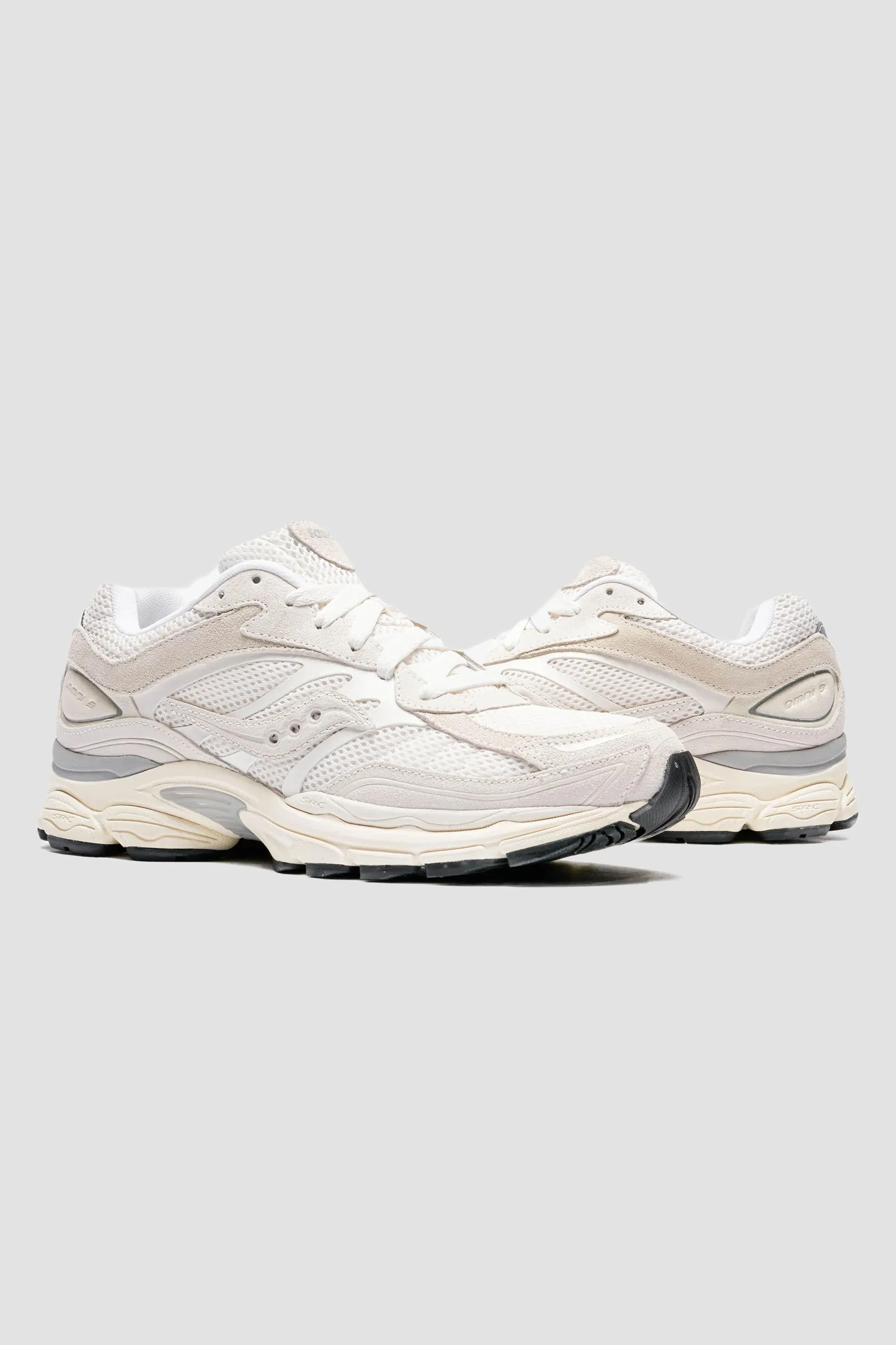 Saucony Unisex Progrid Omni 9 Sneaker in White