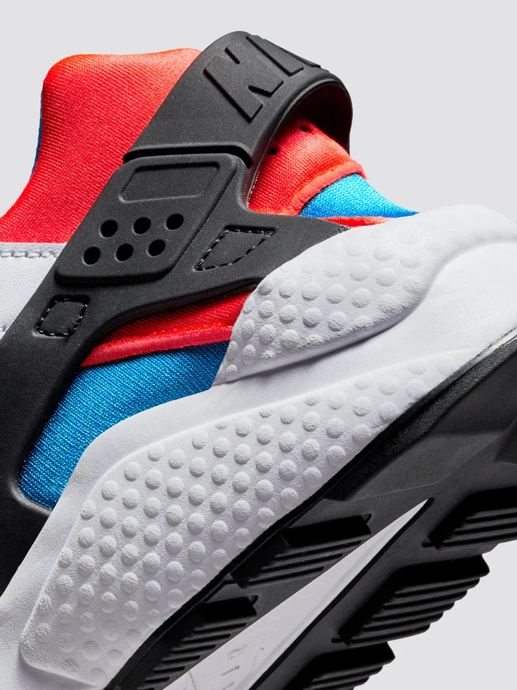 W NIKE AIR HUARACHE - White/Black-Bright Crimson-Photo Blue