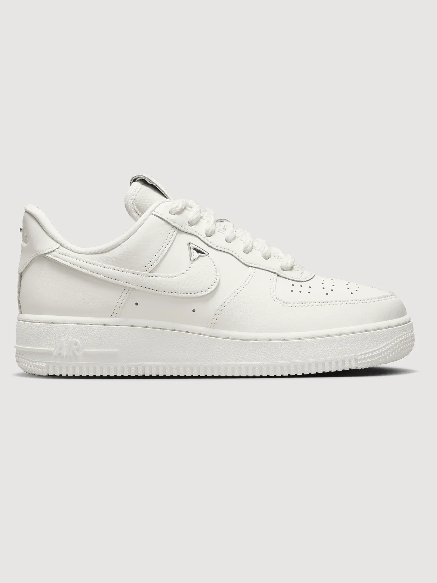 WMNS AIR FORCE 1 '07 LV8 - SAIL/SAIL-METALLIC SILVER-TAWNY